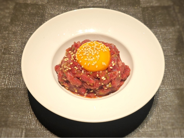 炙りユッケ